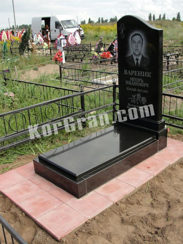 памятник из гранита в Печерском районе