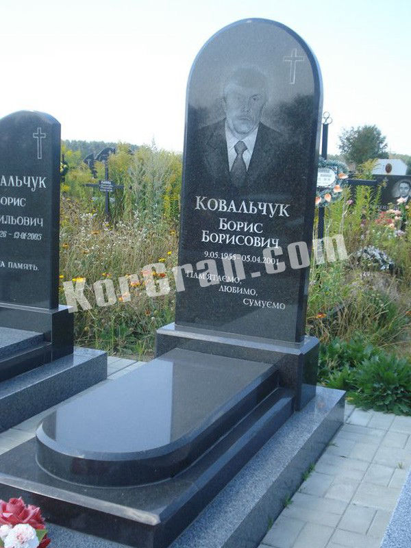 монумент на кладбище Южном