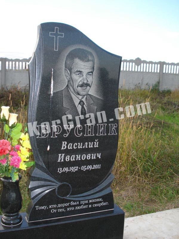 памятник на могиле в Берковцах