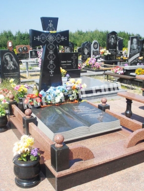 Гранитный крест K_727