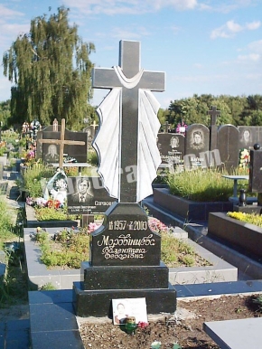 Гранитный крест K_756