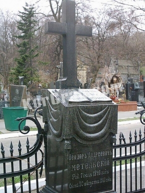 Гранитный крест K_759