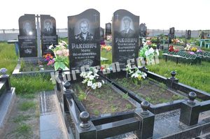 двойной памятник с оградой