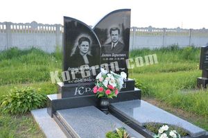 Комбинированный двойной памятник с надгробными плитами