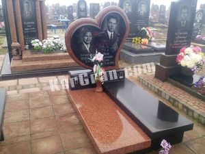 Двойное сердце из гранита