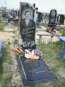 СТ-12: Памятник с обколом в виде огня со свечой и крестиком, надгробная плита Памятник с обколом в виде огня, надгробная плита