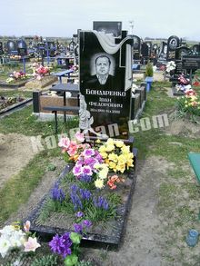 СТ-13: Памятник с объемный полотенцем на крестике и резными розами в камне памятник с объемный полотенцем и розами