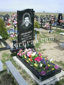 СТ-25: Памятник 'Волна-крестик' с выходящей на сторону промежуткой для вазы Памятник Волна-крестик с промежуткой для вазы