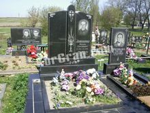 СТ-40: Двойной памятник с зауженными арками, 2 тумбы, общий цветник, отмостка Двойной памятник с зауженными арками