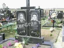 СТ-45: Небольшой прямоугольный памятник с двумя арками и сборным крестом Небольшой прямоугольный памятник две арки и крест