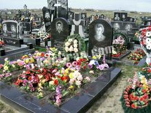 СТ-46: Невысокие арки с полукругом и крест с большим полотенцем по центру арки полукругом и крест с большим полотенцем по центру