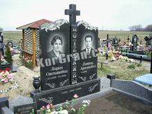 СТ-50: Двойной вертикальный памятник 'Розы по волне' с крестиком на столбике памятник на двоих с розами и волной