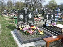СТ-62: Вертикальный двойной памятник с выборками, с крестиком на столбике двойной памятник с крестиком на столбике